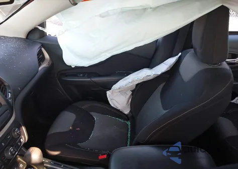 2014 Jeep Cherokee Latitude z USA, uszkodzony, nr VIN 1C4PJMCS8EW150488